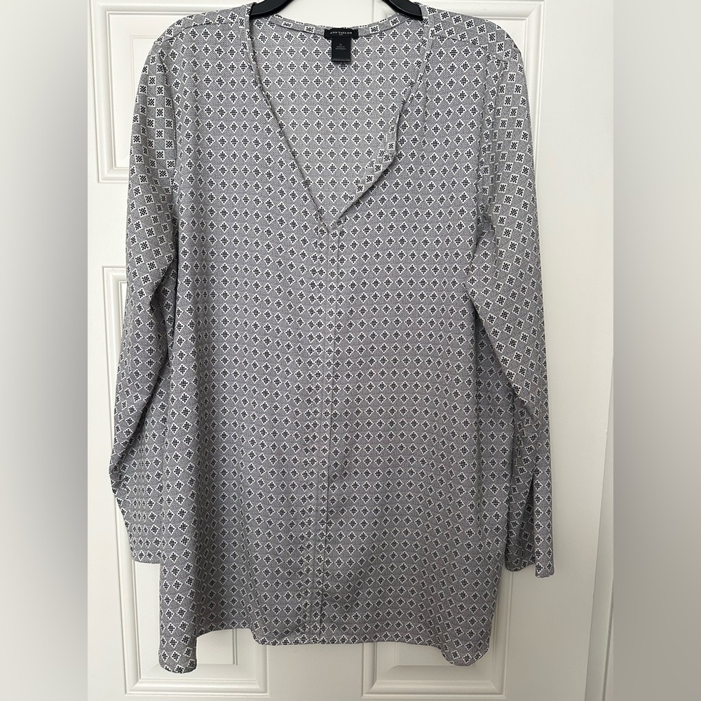 ANN TAYLOR Factory womens long sleeve black and white blouse size‎ XL
